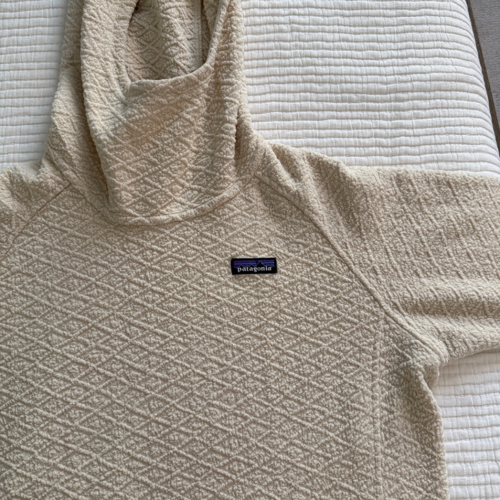Patagonia Diamond Capra Hoodie in Oyster White (Size L) - Picture 7 of 10